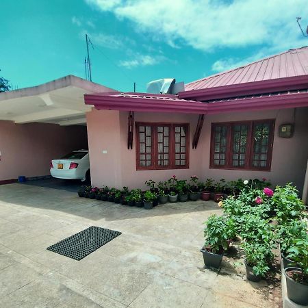 Thuvaraga Inn Nuwara Eliya Eksteriør billede